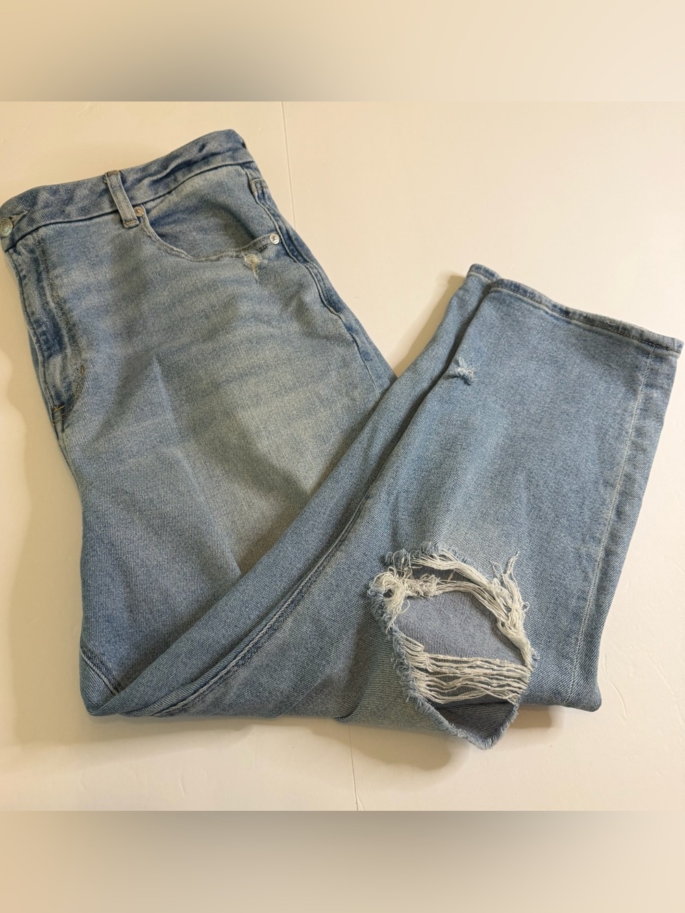American Eagle Curvy Mom Jeans Size 18 Short Light Wash Distressed High Rise